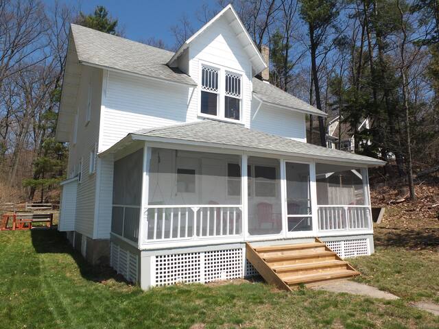 Airbnb Crystal Lake Vacation Rentals Places To Stay