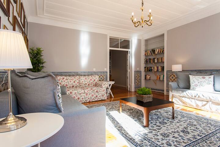 Big Flat w/Terrace up to 22guests by Central Hill gallery image 4