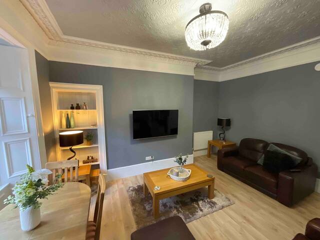 Central Edinburgh 3 double bedrooms 2 shower rooms