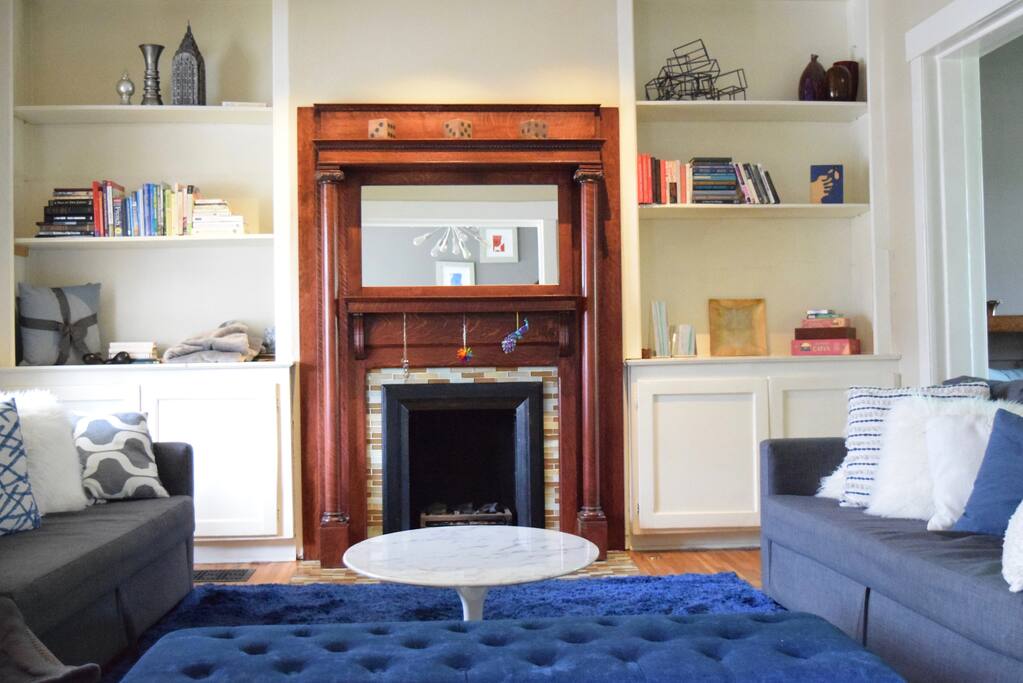 living room w/ 55" 4k connected tv