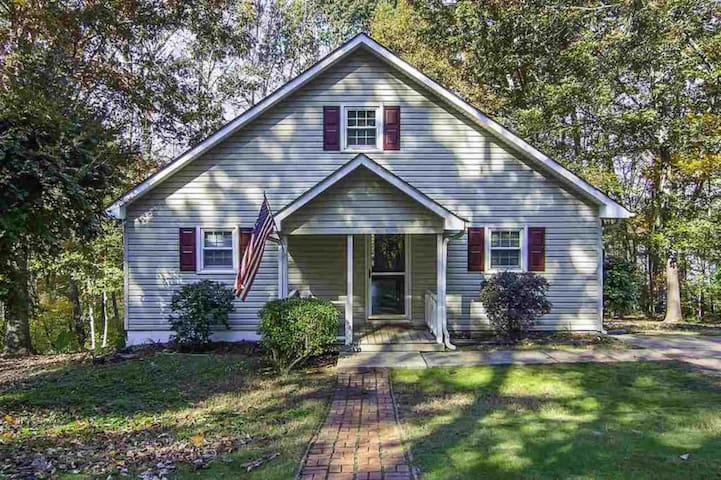 Lake Bowen Cottage near Tryon, Ashville,Greenville