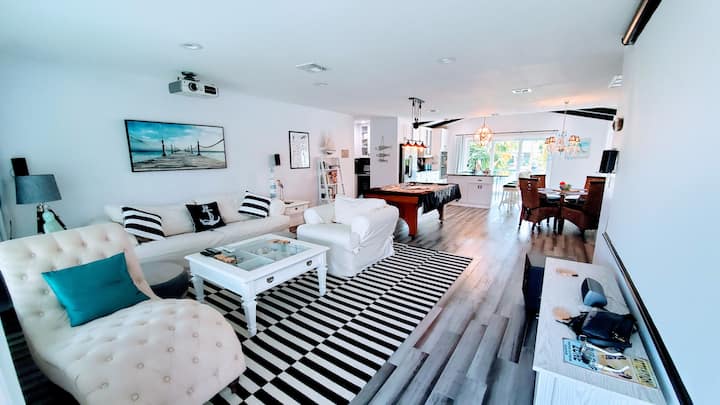 Entering the home you arrive in the Living room with Projector Screen