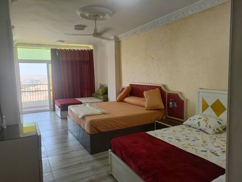 Panoramic Family Room looks over Nile river