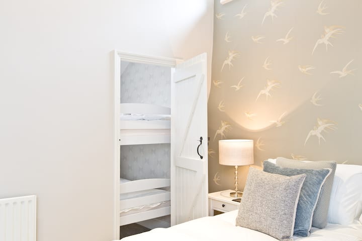 منظر لغرفة النوم 3 من غرفة النوم 2