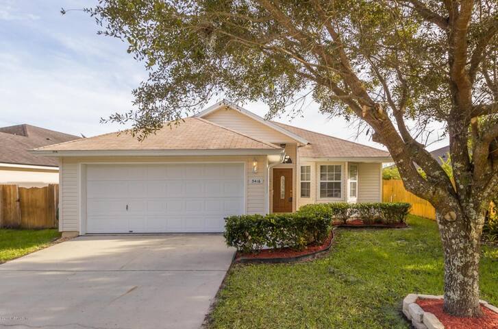 Private Waterfront Home, 10&25min to Airport&Beach
