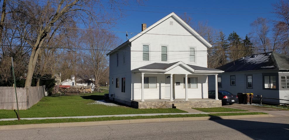 Ionia 2 story Downtown Cottage