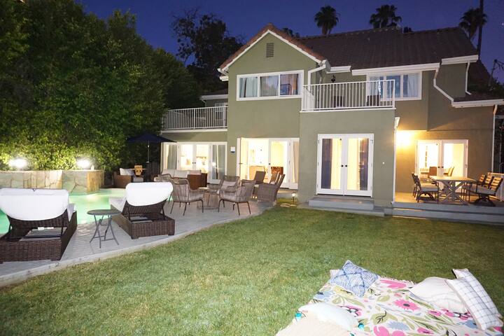 Book n Enjoy 5 bds with amazing Location gallery image 5