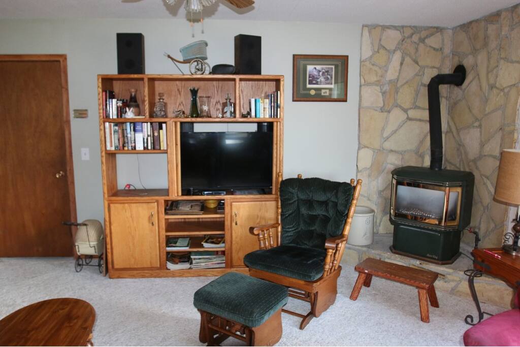 Living room w/ Direct TV