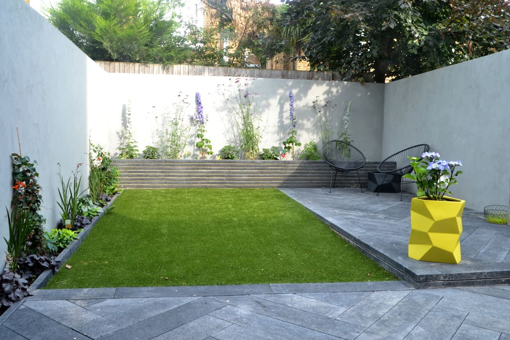 Tranquil and private sunny garden