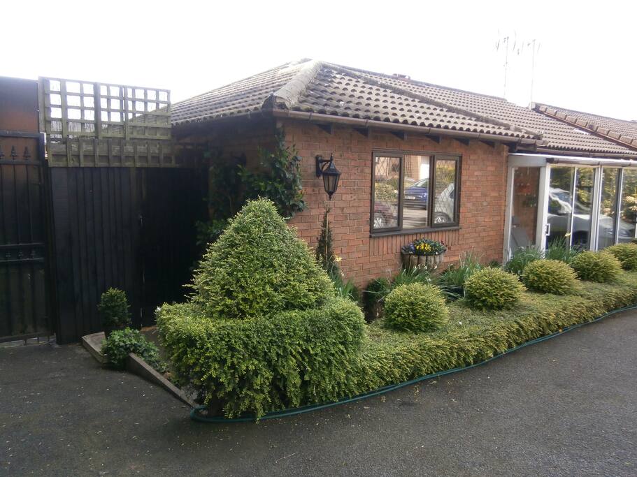 Private side entrance to Bedworth Town Suite