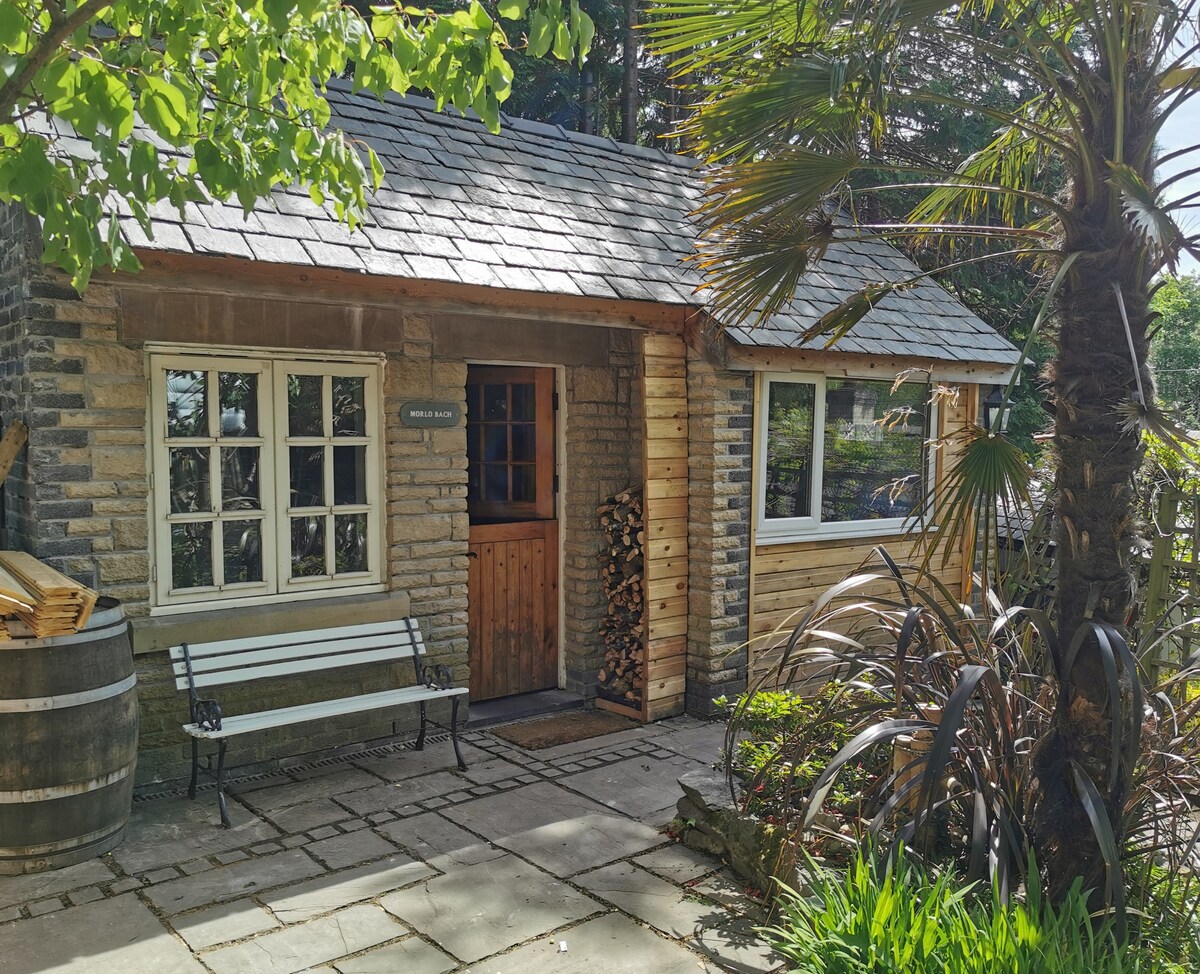 Morlo Bach 'The ECO' Tiny Home. ZipWorld Snowdon Tiny houses for