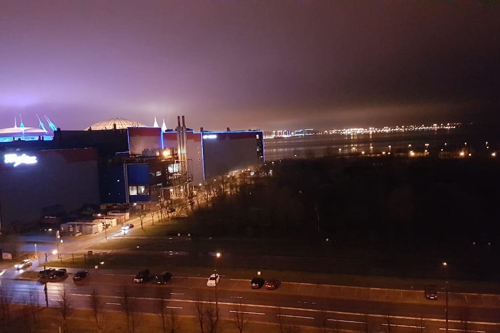 Вид из окна ночью
View from the window at night