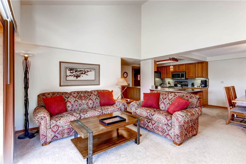 Couch,Furniture,Indoors,Room,Living Room