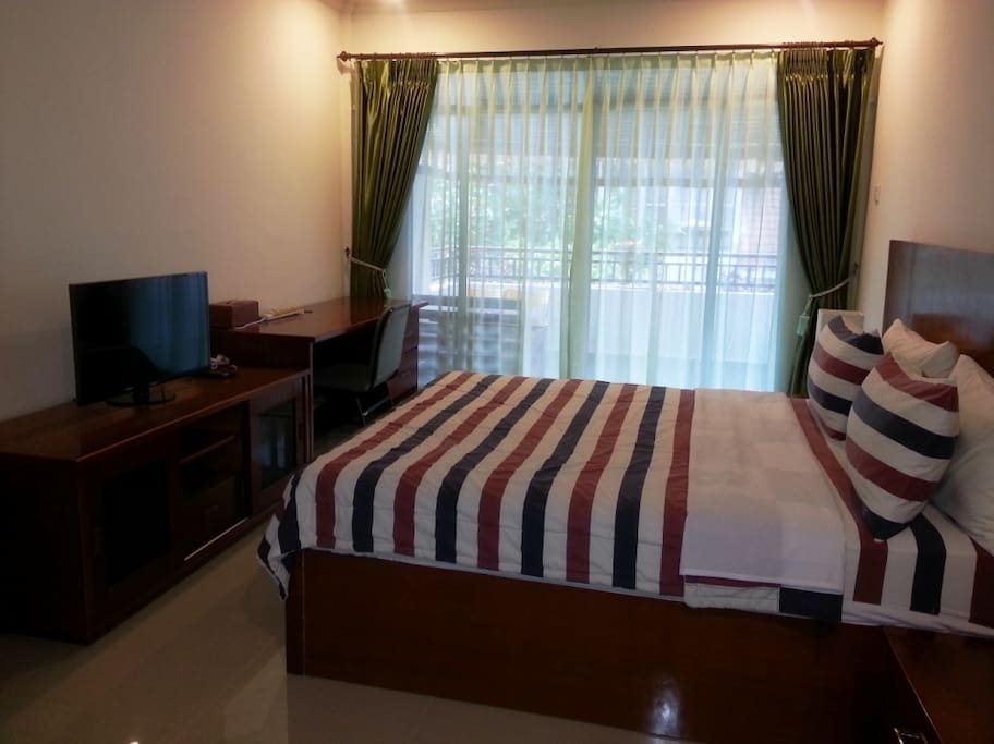 Bedroom 1 (en-suite & terrace)