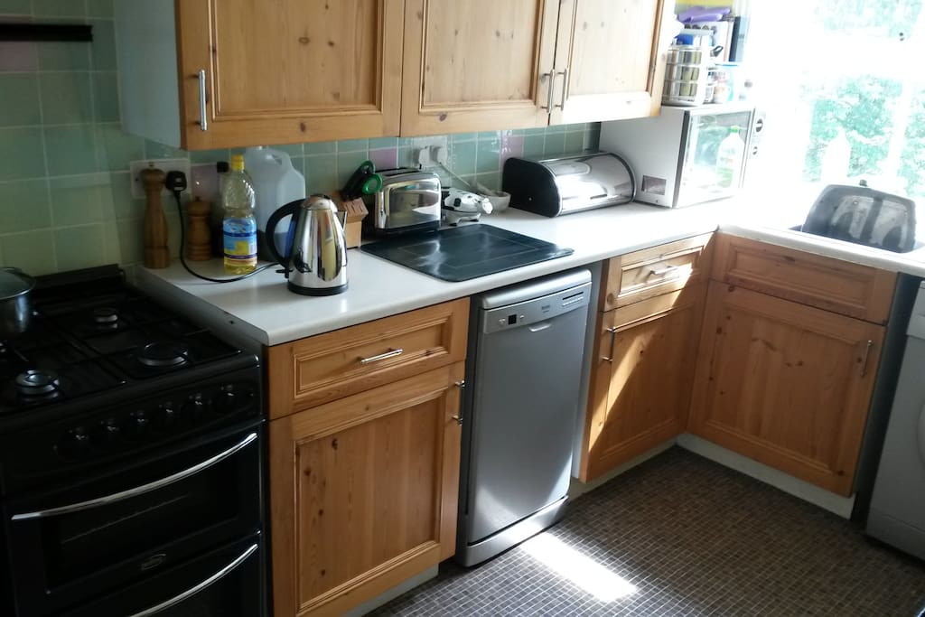 Kitchen with washing machine, dishwasher, cooker, microwave and fridge