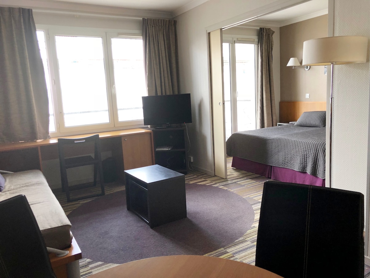 ห้องนอนจากวิวห้องนั่งเล่น