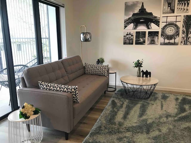 Sky Patio 2B2B Chermside_Wi-Fi gallery image 2