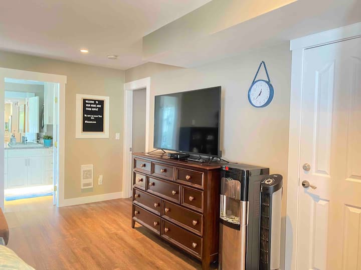 Top-rated Suite – Pool, Hot Tub, Patio & Trails - Penticton