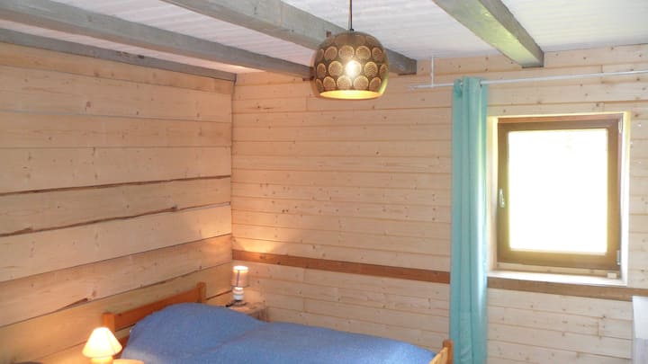 Საძინებელი 3 ზემოთ 90 სმ საწოლით