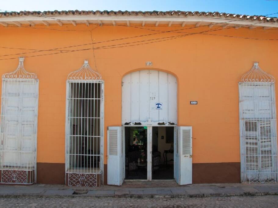 Fachada del hostal