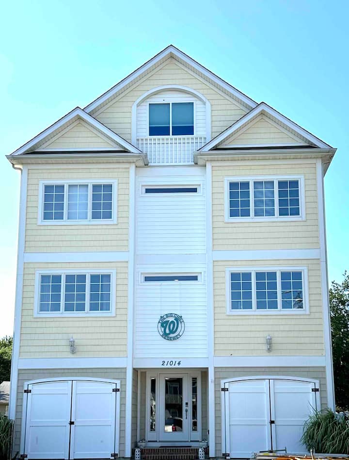 The Big Chill 7 Bedrooms - Walkable To The Beach! - Rehoboth Beach, DE