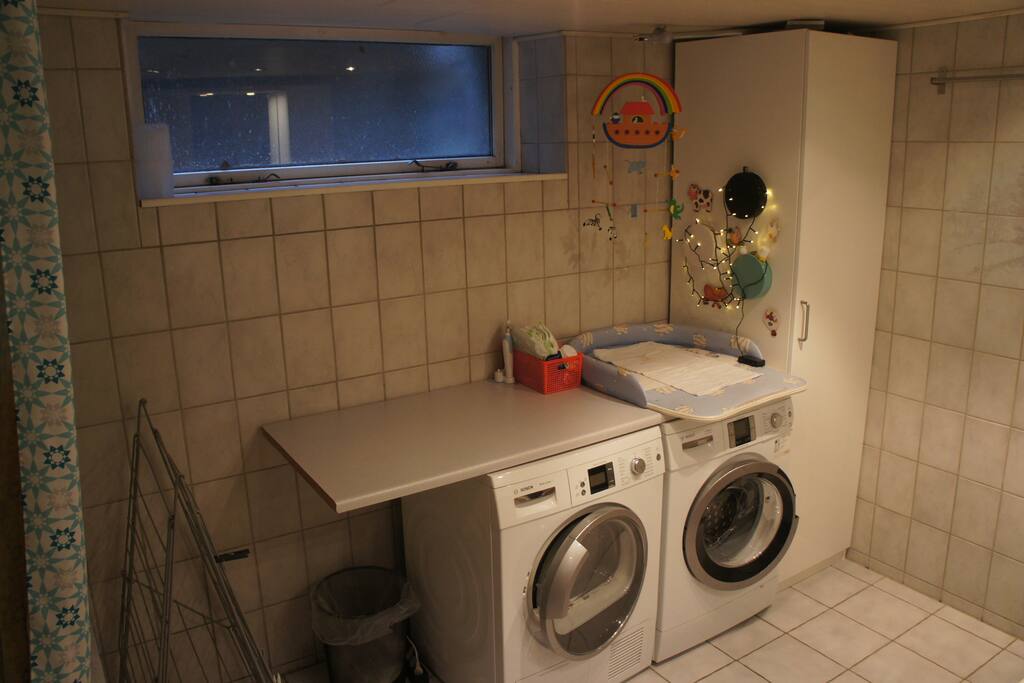 Changing-area for babies. Dryer and washingmachine.