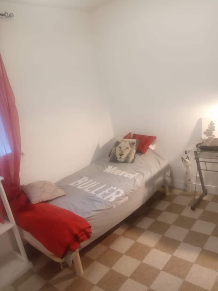 Nice room 06700 Saint Laurent du var Condominiums for Rent in Saint