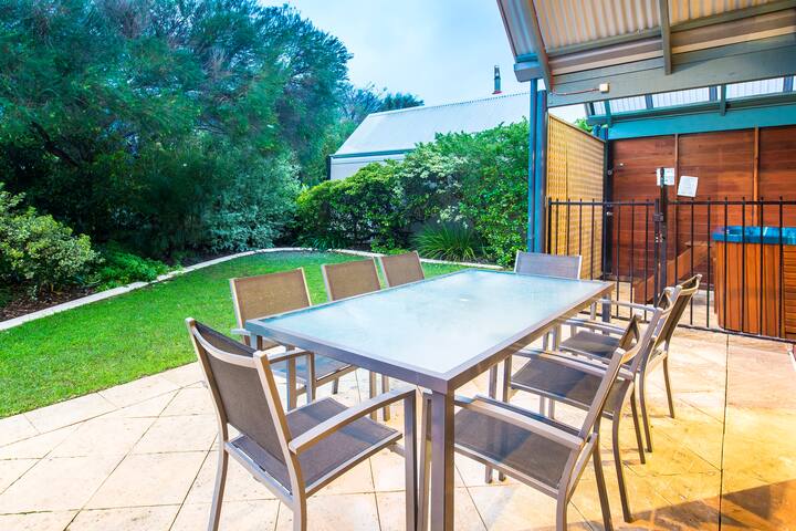 Whalers Cove, Villa Lalla Rookh with Outdoor Spa gallery image 4