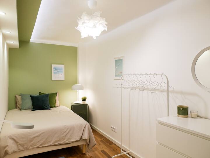 Dormitorio de nacimiento en el piso de arriba