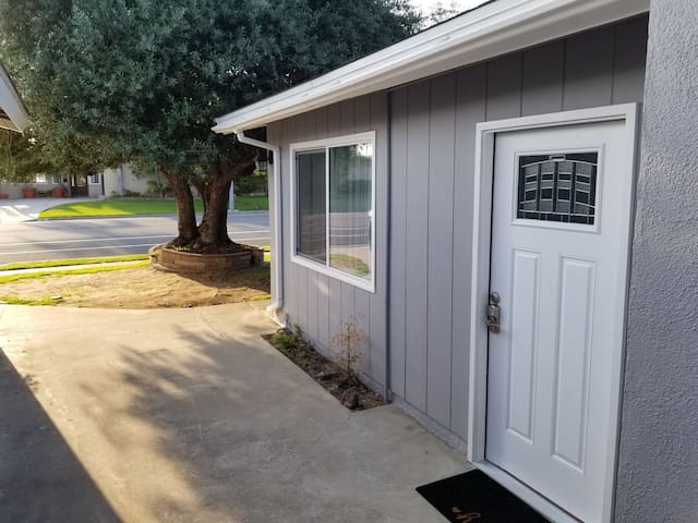 Private studio #2  Close to Disney, Beach, & more.
