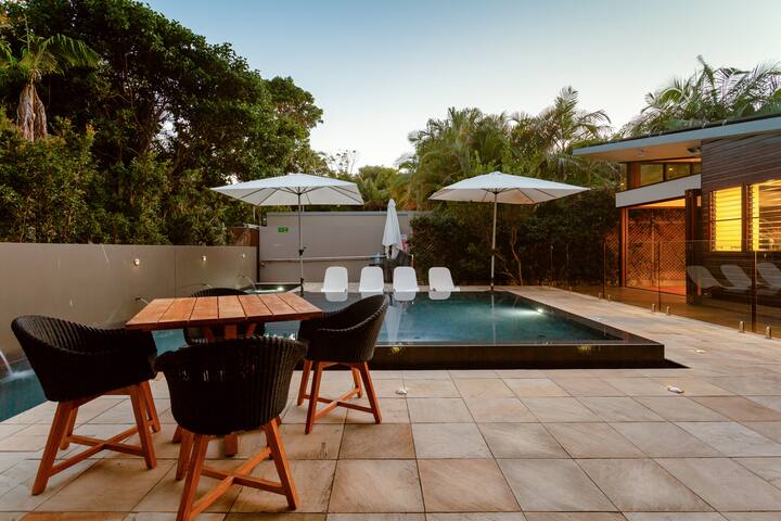 Barefoot at Broken Head gallery image 4