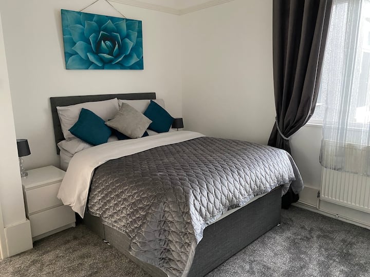 Bright airy Apartment in Vibrant Uplands, Swansea Apartments for Rent