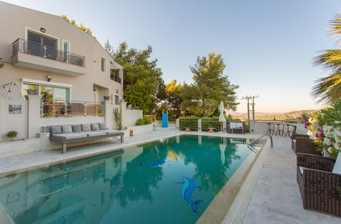 Stunning Villa Maya, Athens Suburbs Great Views