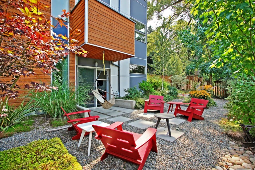 Yard and private entrance.