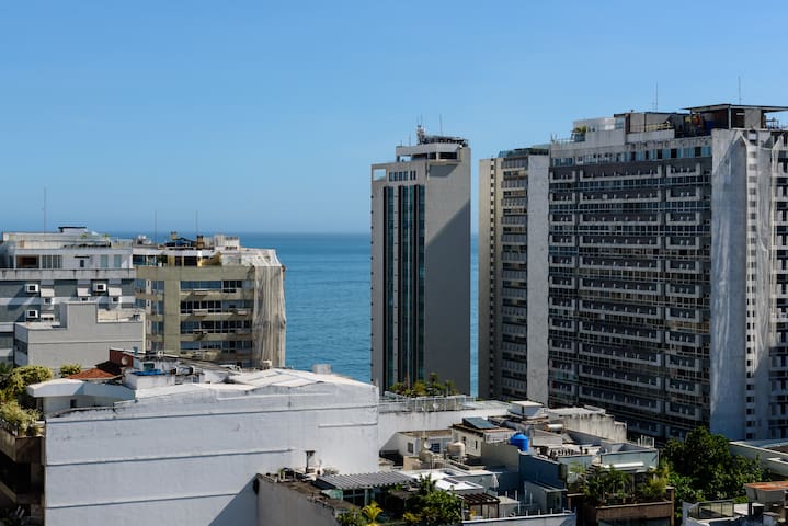 Leblon excelente 3qts suite a 100m praia posto 11