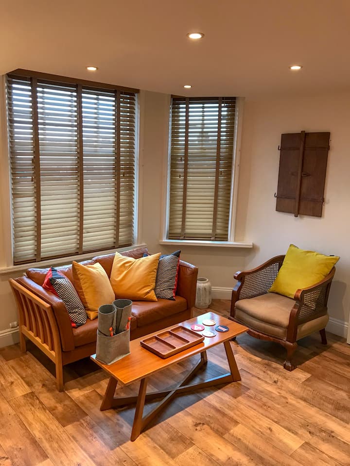 Stylish Apartment, Close To Norwich City Centre - Norwich Airport (NWI)