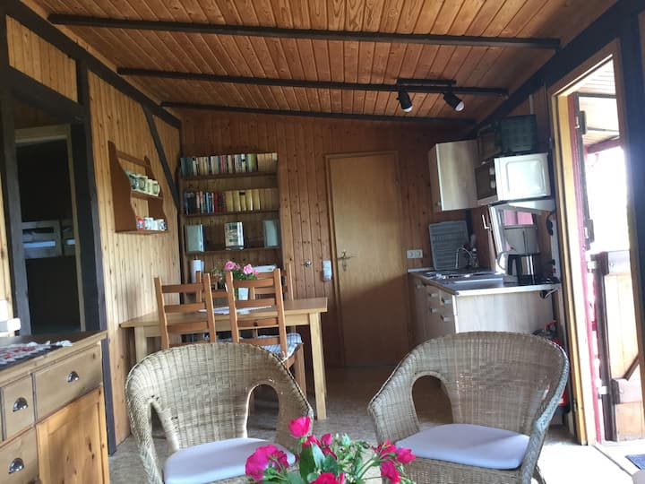 Salle à manger avec coin cuisine