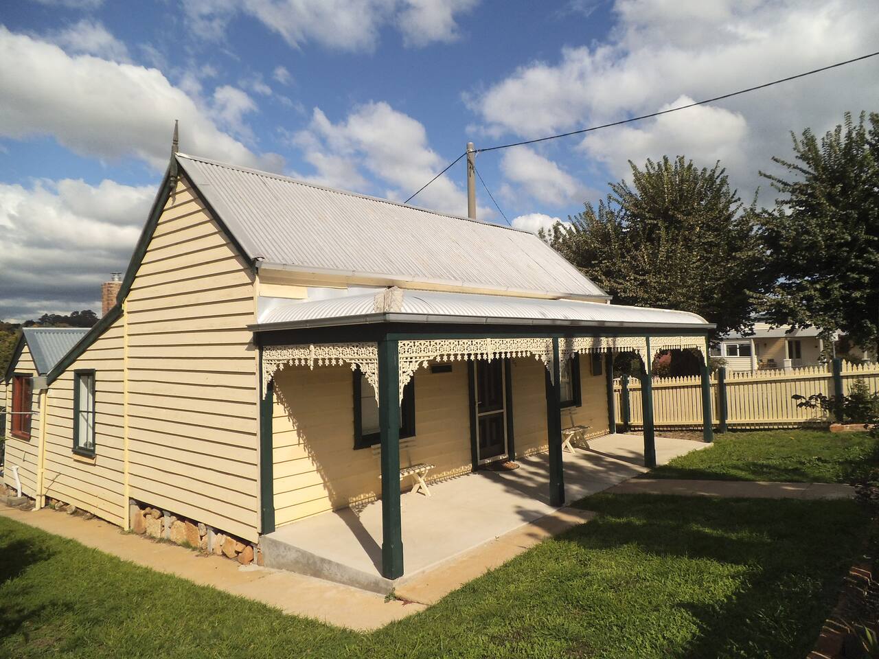 Goldfields Cottage Cottages For Rent In Beechworth