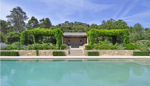 Your best holiday is about to start in Eygalières!