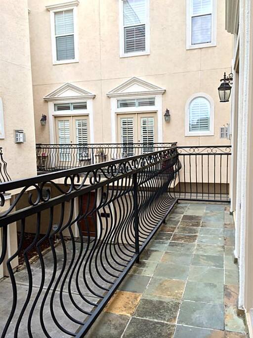 balcony