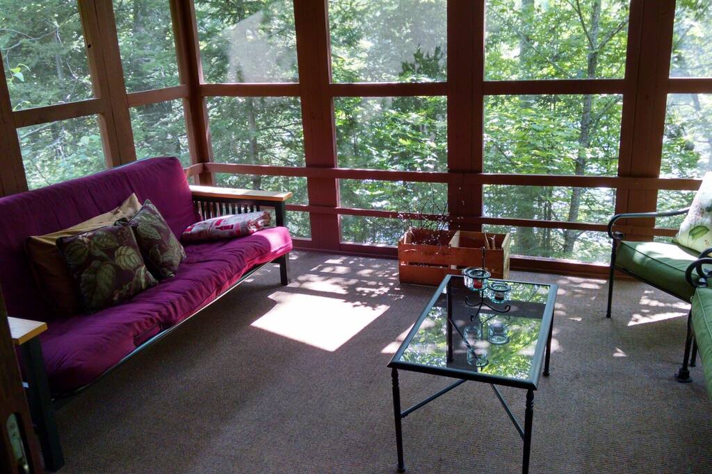 This room feels like being in a tree house.