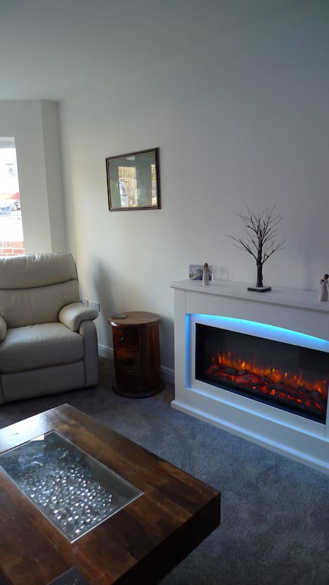 Top performing Airbnb: Home in Gloucester, 4 bed, sleeps 6, Country Park in Gloucester