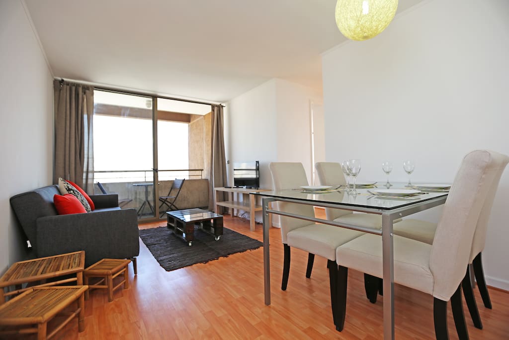 Living room with Smart TV, dining room and balcony (14th floor)