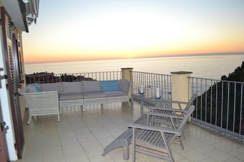 LA TERRAZZA : sea view, large terrace, silence