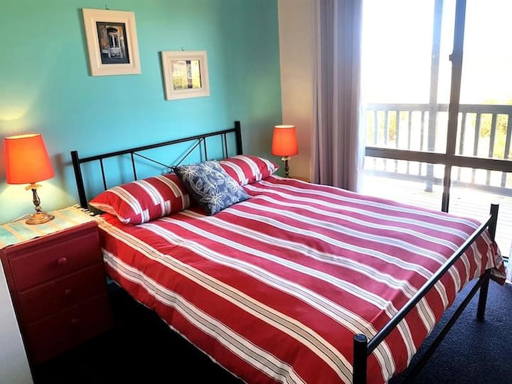 Chumba cha kulala 2 na kitanda cha malkia