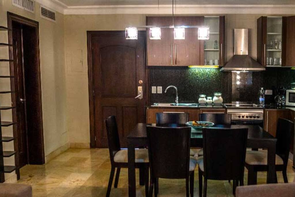FULL KITCHEN