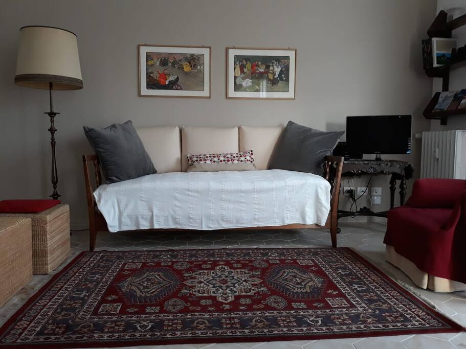 living room with sofa bed ,wi-fi