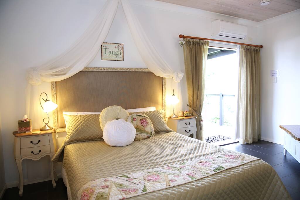 Vintage Views guest suite