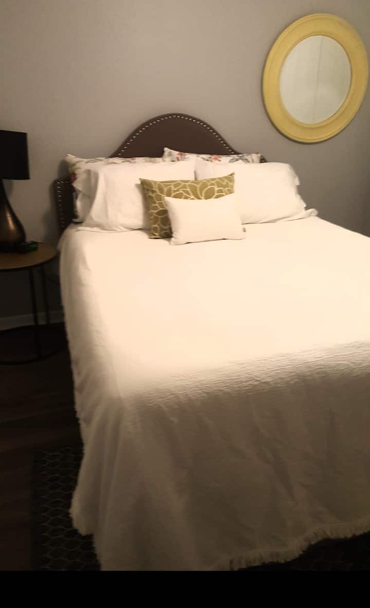 标准双人床主卧