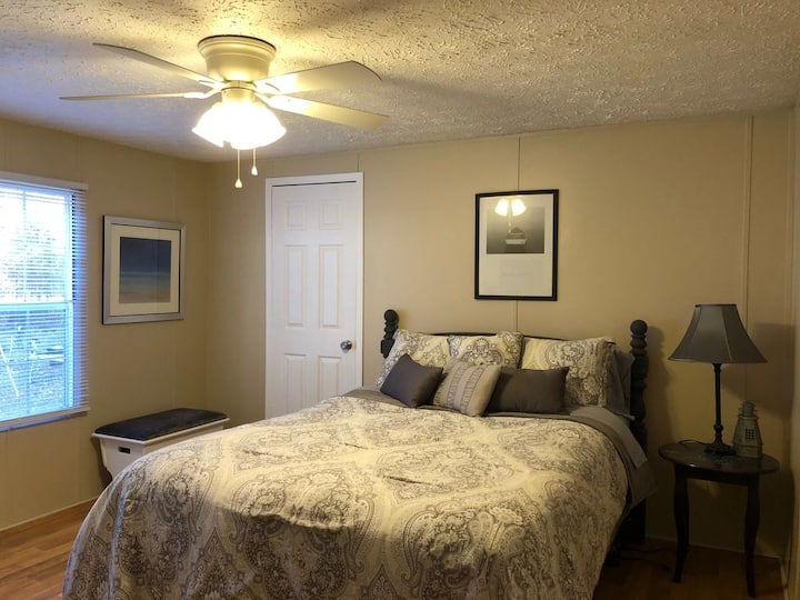 3号卧室配有标准双人床